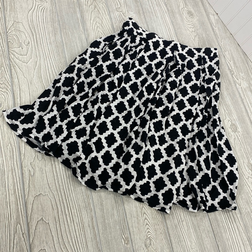 Lularoe Black and white geometric Madison Skirt - sz M